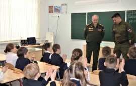 Представители «Союза советских офицеров» провели урок мужества и патриотизма для учащихся гимназии