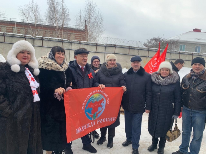 Коммунисты Лотошино приняли участие в отправке 121 гумконвоя на Донбасс