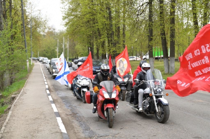 Дмитровские комсомольцы приняли участие в праздничном автопробеге