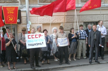 пикет у посольства Латвии