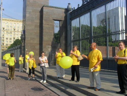 Обманутые дольщики Щербинки провели новую акцию протеста у здания Правительства РФ