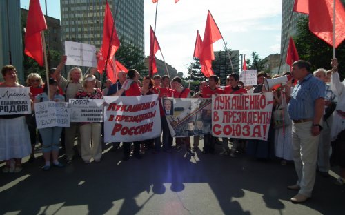 Братская Белоруссия, мы с тобой! Массовый пикет КПРФ у здания МИД против предательской политики российских властей