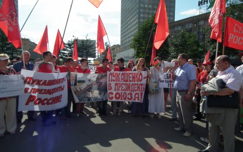 Братская Белоруссия, мы с тобой! Массовый пикет КПРФ у здания МИД против предательской политики российских властей