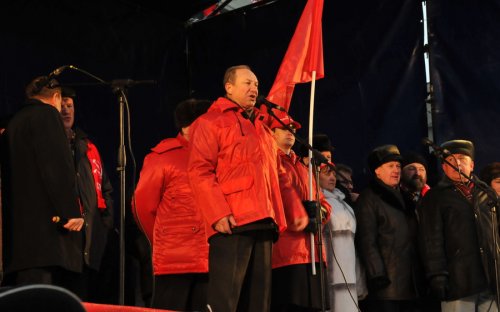 Протестный митинг КПРФ на Манежной площади собрал до 20 тысяч сторонников партии и гражданских активистов