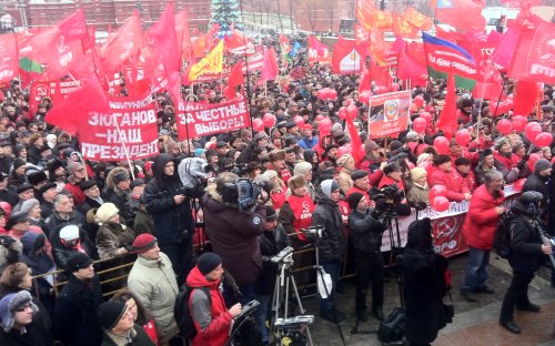 Протестный митинг КПРФ на Манежной площади собрал до 20 тысяч сторонников партии и гражданских активистов