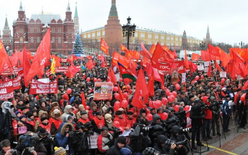 Протестный митинг КПРФ на Манежной площади собрал до 20 тысяч сторонников партии и гражданских активистов
