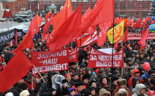 Протестный митинг КПРФ на Манежной площади собрал до 20 тысяч сторонников партии и гражданских активистов