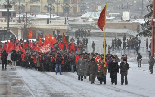Москва: Возложение цветов и венков к Мавзолею В.И.Ленина