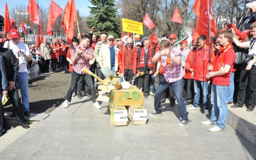 НАТО не пройдет! Репортаж о митинге КПРФ в городе Ульяновске