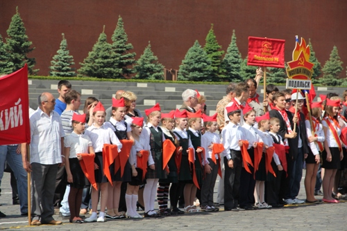 Свыше 4000 пионеров из Подмосковья приняли присягу на Красной площади 