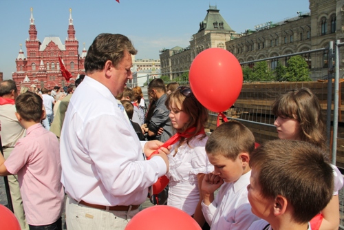 Свыше 4000 пионеров из Подмосковья приняли присягу на Красной площади 