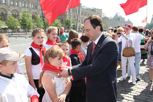 Свыше 4000 пионеров из Подмосковья приняли присягу на Красной площади 