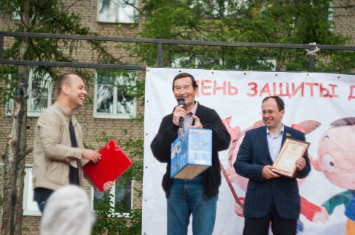 Что нам снег, что нам зной, что нам дождик проливной