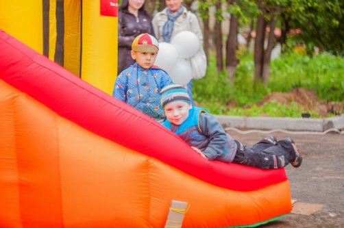 Что нам снег, что нам зной, что нам дождик проливной