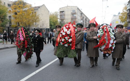 Вечная память павшим защитникам Советской власти! Нет прощения палачам! Акция 4 октября в Москве
