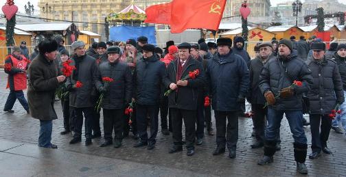 Москва. Цветы – Сталину!