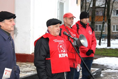 «Руки прочь от нашей поликлиники». Митинг протеста в мкр. Северный
