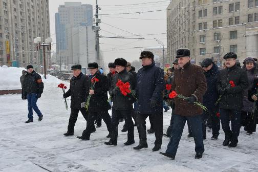 В Москве коммунисты возложили цветы к памятнику В.И. Ленину