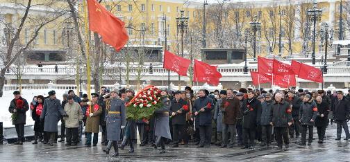 Г.А. Зюганов возложил цветы к Могиле Неизвестного солдата у Кремлевской стены в честь 70-летия Сталинградской победы и прорыва блокады Ленинграда