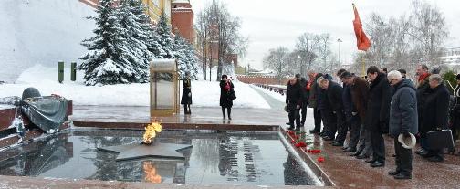 Г.А. Зюганов возложил цветы к Могиле Неизвестного солдата у Кремлевской стены в честь 70-летия Сталинградской победы и прорыва блокады Ленинграда