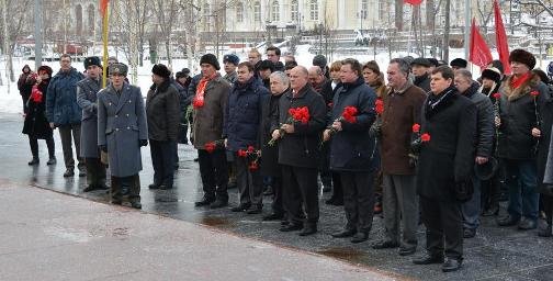 Г.А. Зюганов возложил цветы к Могиле Неизвестного солдата у Кремлевской стены в честь 70-летия Сталинградской победы и прорыва блокады Ленинграда