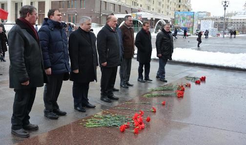Г.А. Зюганов возложил цветы к Могиле Неизвестного солдата у Кремлевской стены в честь 70-летия Сталинградской победы и прорыва блокады Ленинграда
