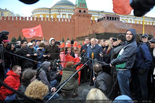 Сама история доказала правоту Ленина! Коммунисты во главе с Г.А. Зюгановым возложили цветы к Мавзолею на Красной площади