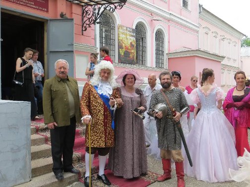 Купчиха и генералиссимус вновь встретились в ночь музеев…
