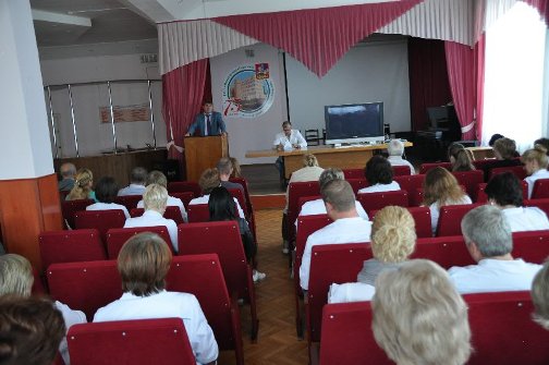 Обеспечим врачей достойными зарплатами и бесплатным жильем