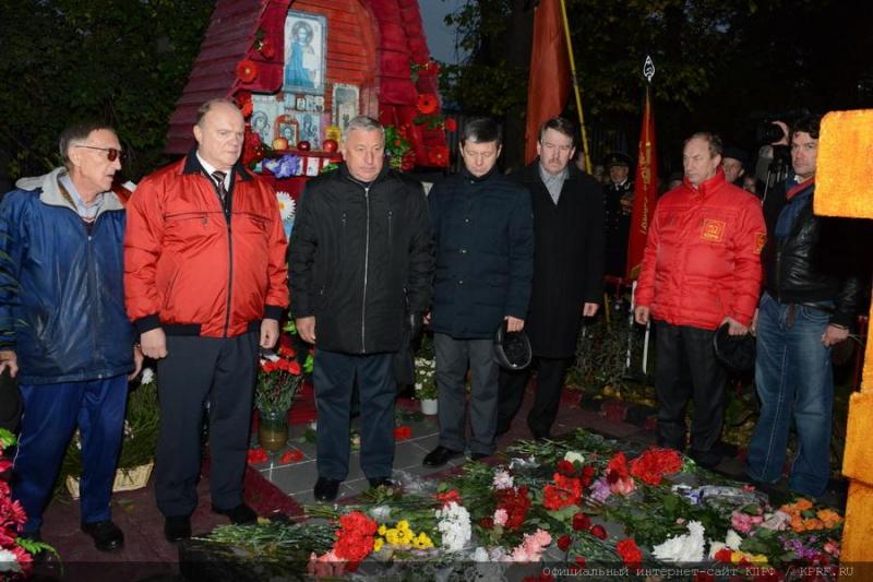 «Не забудем! Не простим!». Итоговый репортаж об акции памяти и траурных мероприятиях в Москве, посвященных 20-й годовщине трагических событий октября 1993 года