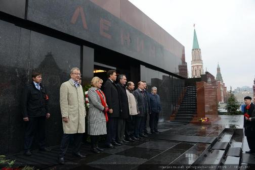 6 ноября 2013 года в честь 96-й годовщины Великой Октябрьской социалистической революции ЦК и МГК КПРФ возложили цветы к Мавзолею Владимира Ильича Ленина на Красной площади