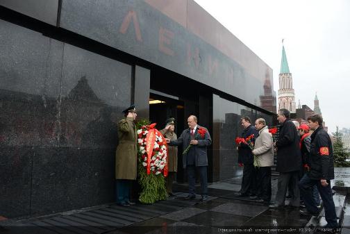 6 ноября 2013 года в честь 96-й годовщины Великой Октябрьской социалистической революции ЦК и МГК КПРФ возложили цветы к Мавзолею Владимира Ильича Ленина на Красной площади