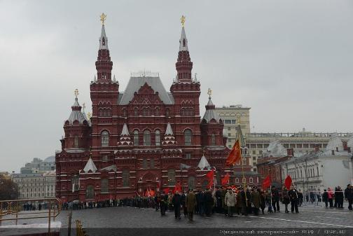 6 ноября 2013 года в честь 96-й годовщины Великой Октябрьской социалистической революции ЦК и МГК КПРФ возложили цветы к Мавзолею Владимира Ильича Ленина на Красной площади