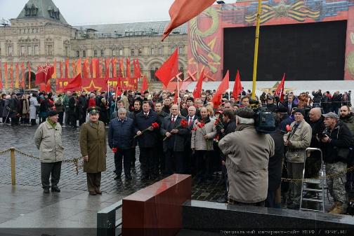 6 ноября 2013 года в честь 96-й годовщины Великой Октябрьской социалистической революции ЦК и МГК КПРФ возложили цветы к Мавзолею Владимира Ильича Ленина на Красной площади