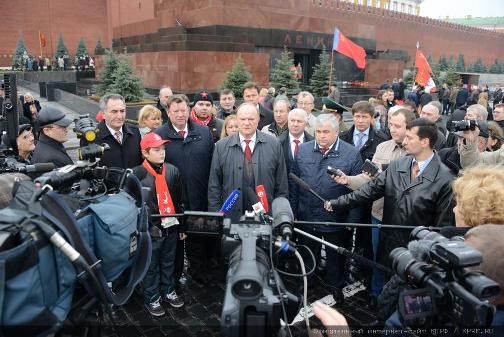 6 ноября 2013 года в честь 96-й годовщины Великой Октябрьской социалистической революции ЦК и МГК КПРФ возложили цветы к Мавзолею Владимира Ильича Ленина на Красной площади