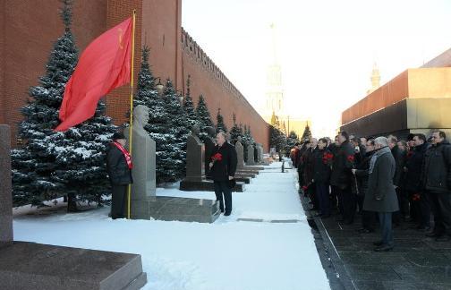 Возложение цветов к Мавзолею В.И. Ленина