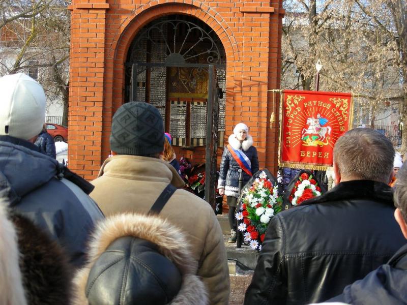 Депутат-коммунист Александр Наумов помог обустроить сквер и мемориальный комплекс