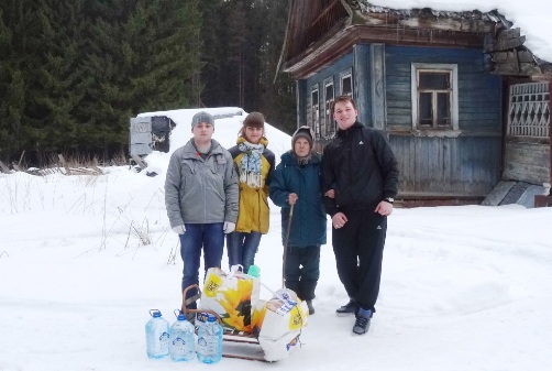 Коммунисты в гостях у лесной бабушки