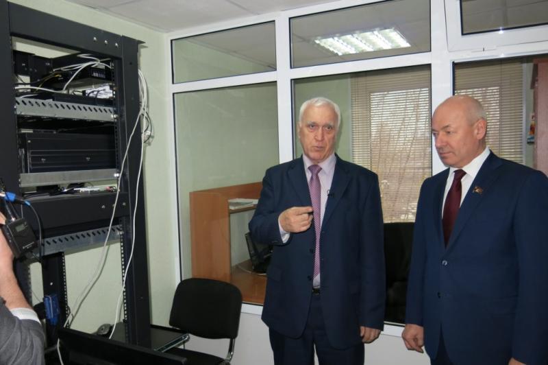 Депутат поздравил спасателей
