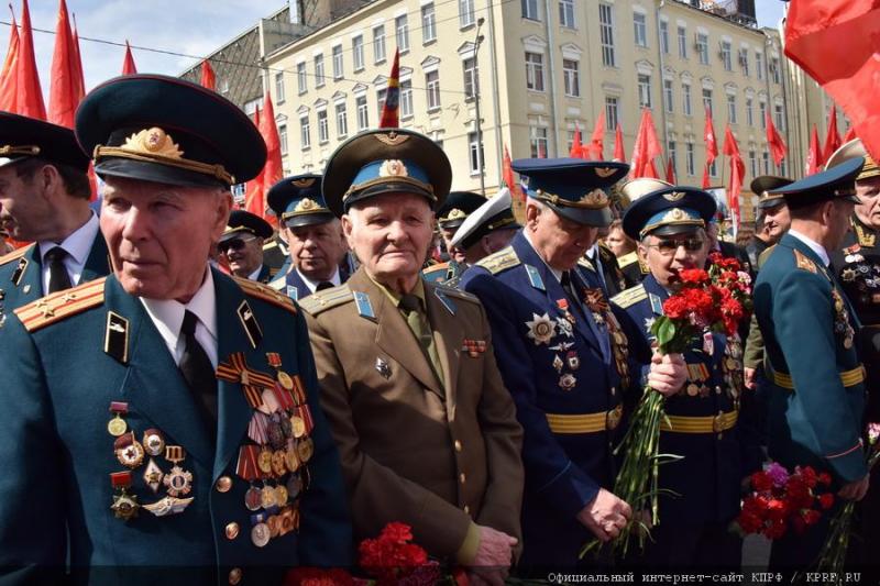 Слава Советскому народу – победителю! Вечная память павшим! Фашизм не пройдет!