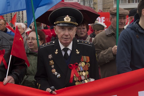 Власть и собственность – трудовому народу!
