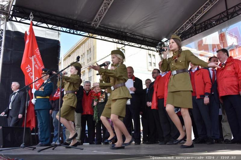Слава Советскому народу – победителю! Вечная память павшим! Фашизм не пройдет!