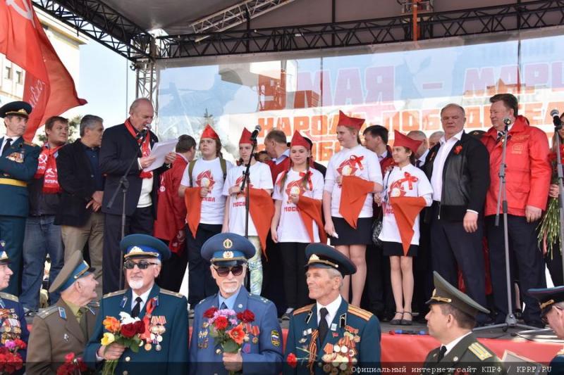 Слава Советскому народу – победителю! Вечная память павшим! Фашизм не пройдет!