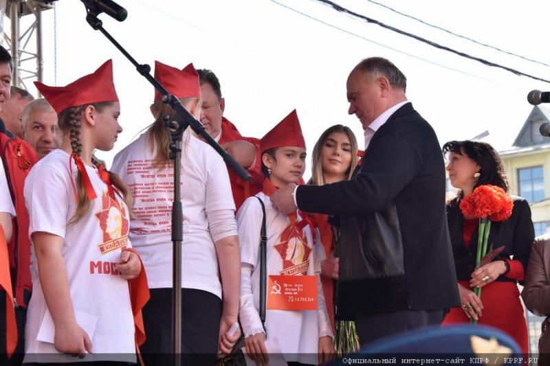 Слава Советскому народу – победителю! Вечная память павшим! Фашизм не пройдет!