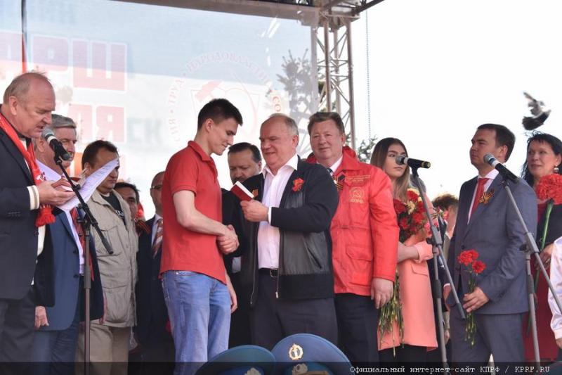 Слава Советскому народу – победителю! Вечная память павшим! Фашизм не пройдет!