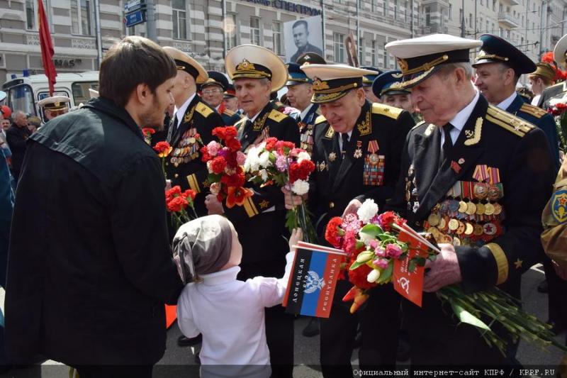 Слава Советскому народу – победителю! Вечная память павшим! Фашизм не пройдет!