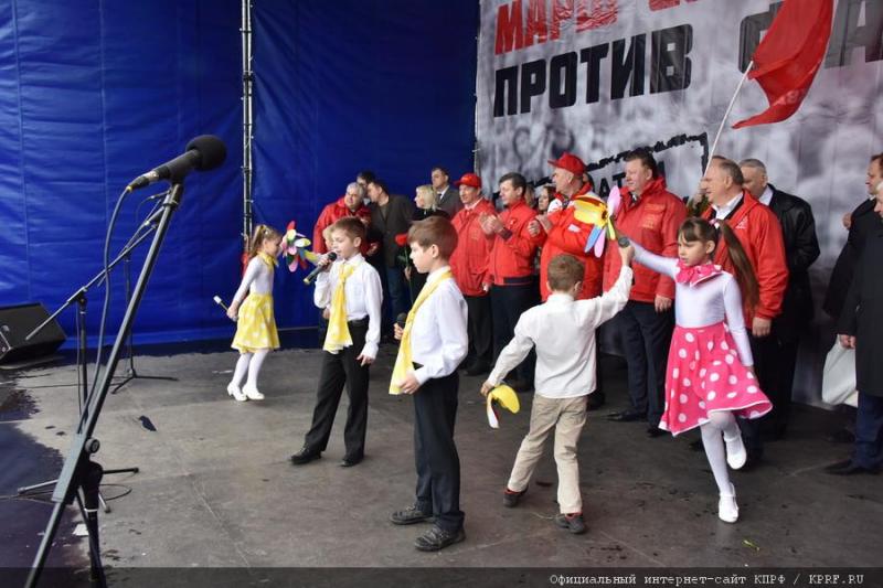 Власть и собственность – трудовому народу!