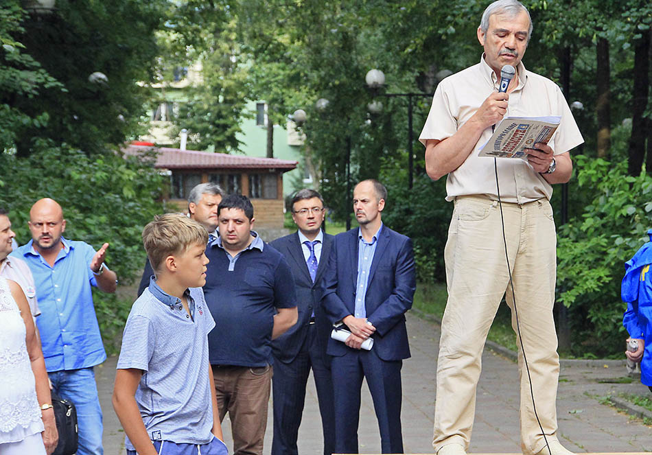 В Звенигороде сотни людей проголосовали против мэра