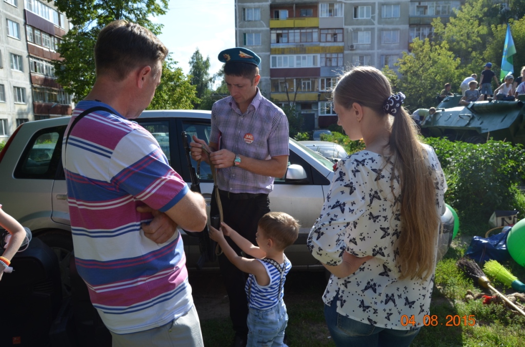 Серпухов: день ВДВ под красными флагами!