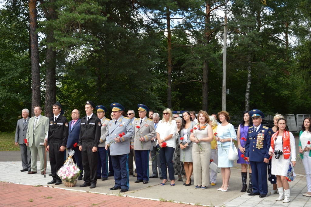 День Монино прошел под красными знаменами